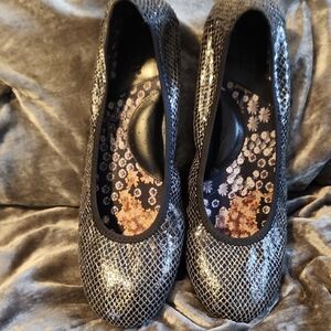 Born Black Textured Women's Flats